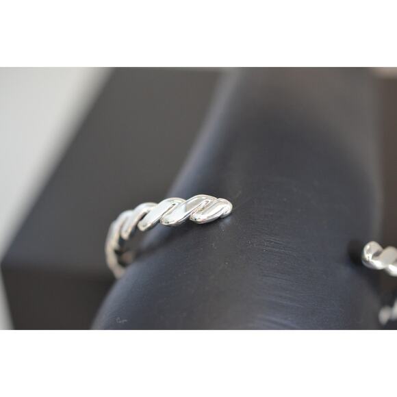 NA Navajo Sterling Silver White Buffalo Bracelet Cuff By Ryntanna Yazzie - Picture 2 of 2